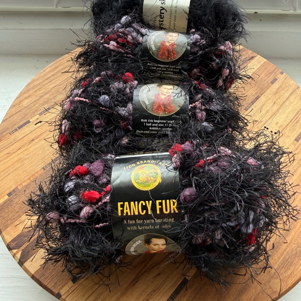 Lion Brand Fancy Fur Yarn Mixed Berries Black Red Purple 3 Skeins + 1‎ Mystery